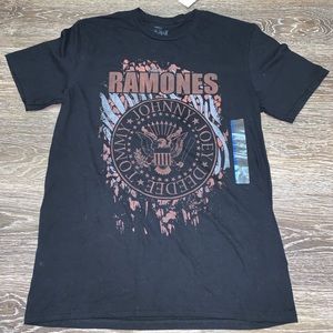 ramones t-shirt sz large🔥NWT